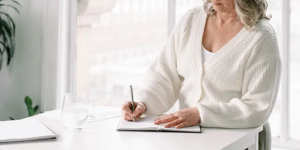 Pourquoi les entrepreneures expertes attirent des clients qui négocient (et comment y remédier)